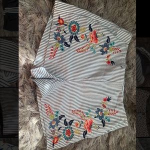 Embroidered Size 6 LOFT Shorts